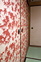 床の間と書院のある和室・からかみ襖（ふすま）「紅葉」